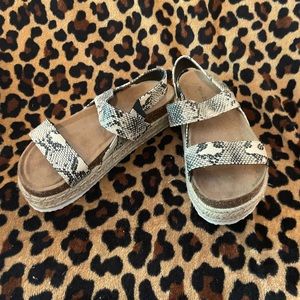 Pierre Dumas Wedge Sandals size 9.